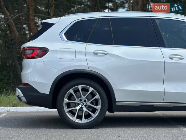 Белый БМВ Х5, объемом двигателя 3 л и пробегом 51 тыс. км за 49800 $, фото 17 на Automoto.ua