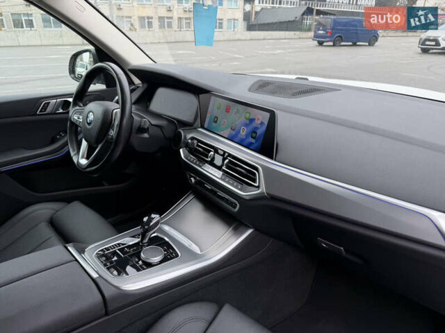 Белый БМВ Х5, объемом двигателя 2 л и пробегом 68 тыс. км за 56500 $, фото 20 на Automoto.ua