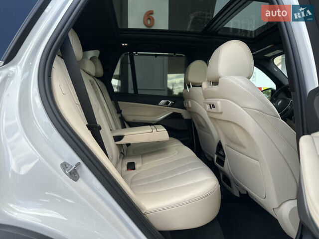 Белый БМВ Х5, объемом двигателя 3 л и пробегом 51 тыс. км за 49800 $, фото 60 на Automoto.ua