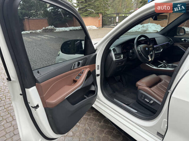 Белый БМВ Х5, объемом двигателя 3 л и пробегом 125 тыс. км за 51000 $, фото 14 на Automoto.ua