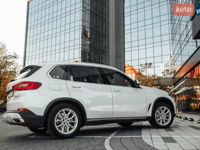 Белый БМВ Х5, объемом двигателя 2 л и пробегом 77 тыс. км за 50700 $, фото 4 на Automoto.ua