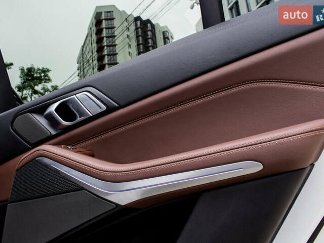 Белый БМВ Х5, объемом двигателя 4.39 л и пробегом 78 тыс. км за 68000 $, фото 66 на Automoto.ua