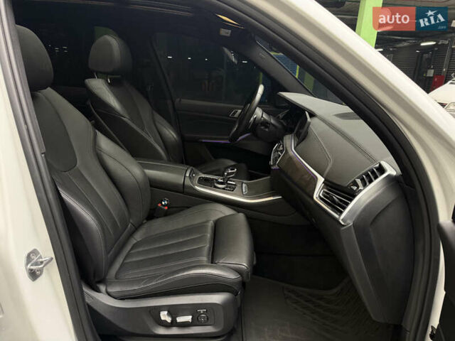 Белый БМВ Х5, объемом двигателя 3 л и пробегом 63 тыс. км за 45000 $, фото 12 на Automoto.ua