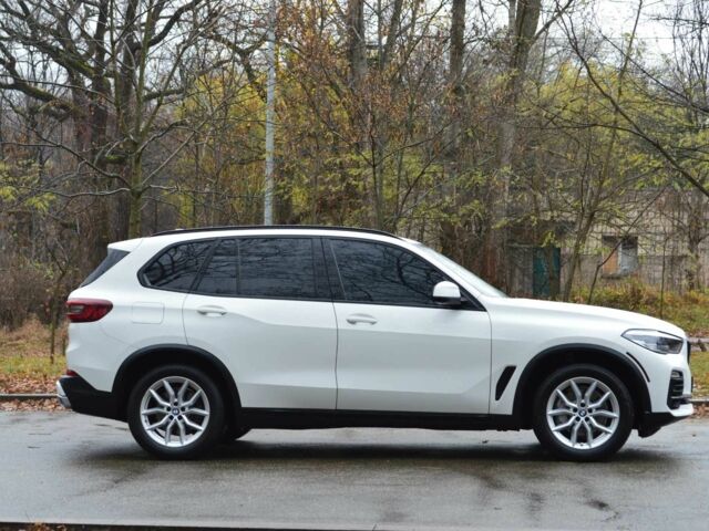 Белый БМВ Х5, объемом двигателя 3 л и пробегом 117 тыс. км за 56000 $, фото 4 на Automoto.ua