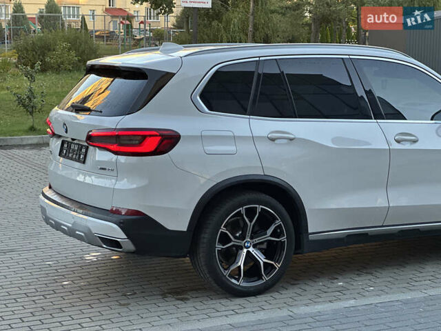Белый БМВ Х5, объемом двигателя 0 л и пробегом 63 тыс. км за 44500 $, фото 3 на Automoto.ua