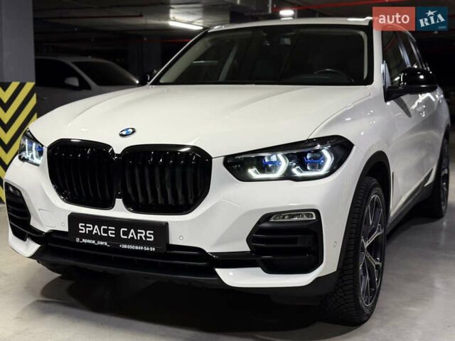 Білий БМВ Х5, об'ємом двигуна 2 л та пробігом 68 тис. км за 54500 $, фото 5 на Automoto.ua