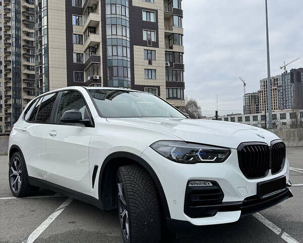 Белый БМВ Х5, объемом двигателя 2 л и пробегом 68 тыс. км за 56500 $, фото 10 на Automoto.ua