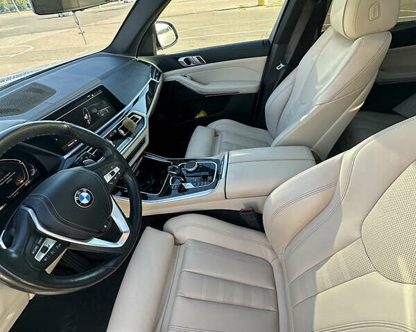 Белый БМВ Х5, объемом двигателя 3 л и пробегом 88 тыс. км за 55000 $, фото 10 на Automoto.ua