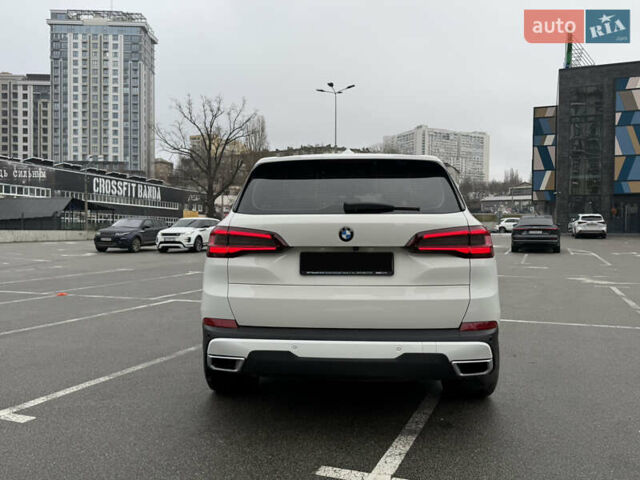 Белый БМВ Х5, объемом двигателя 2 л и пробегом 68 тыс. км за 56500 $, фото 52 на Automoto.ua