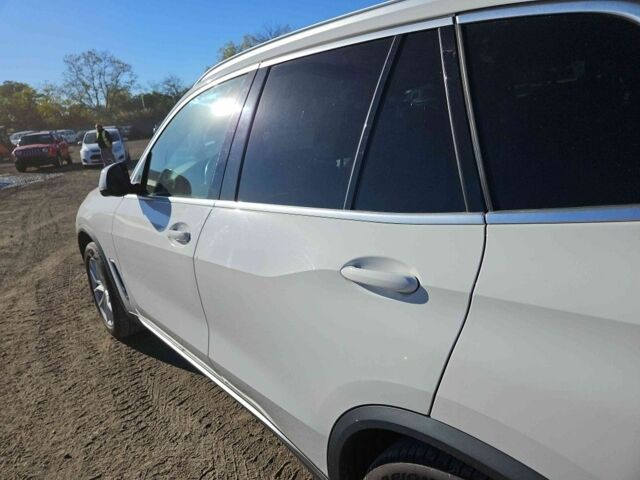 Белый БМВ Х5, объемом двигателя 3 л и пробегом 225 тыс. км за 43000 $, фото 10 на Automoto.ua