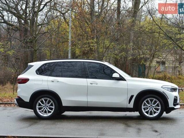 Белый БМВ Х5, объемом двигателя 3 л и пробегом 117 тыс. км за 56000 $, фото 3 на Automoto.ua