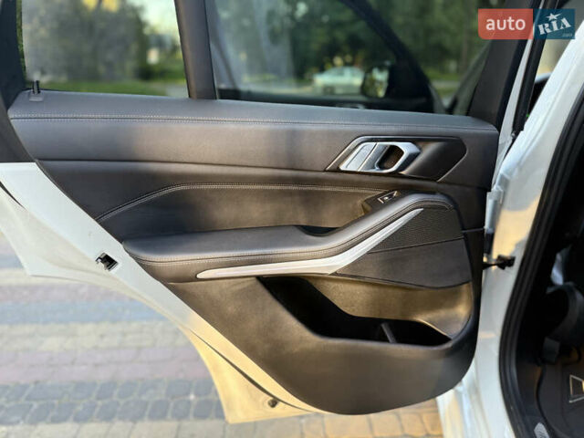 Белый БМВ Х5, объемом двигателя 3 л и пробегом 72 тыс. км за 71800 $, фото 38 на Automoto.ua