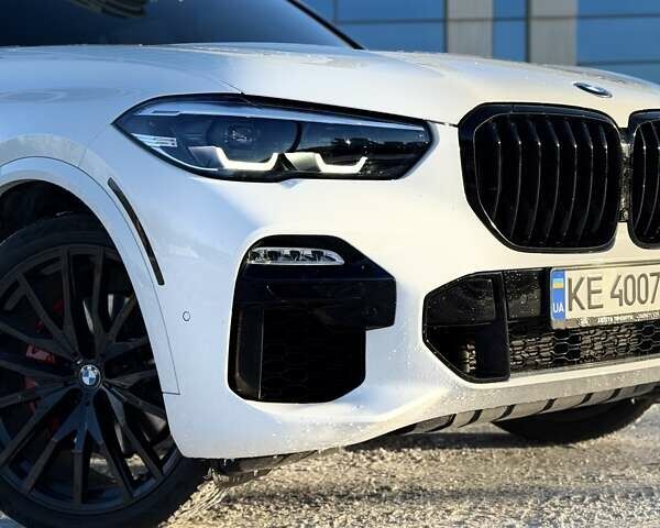 Белый БМВ Х5, объемом двигателя 3 л и пробегом 69 тыс. км за 54000 $, фото 2 на Automoto.ua