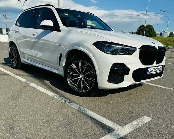 Белый БМВ Х5, объемом двигателя 3 л и пробегом 84 тыс. км за 74900 $, фото 1 на Automoto.ua