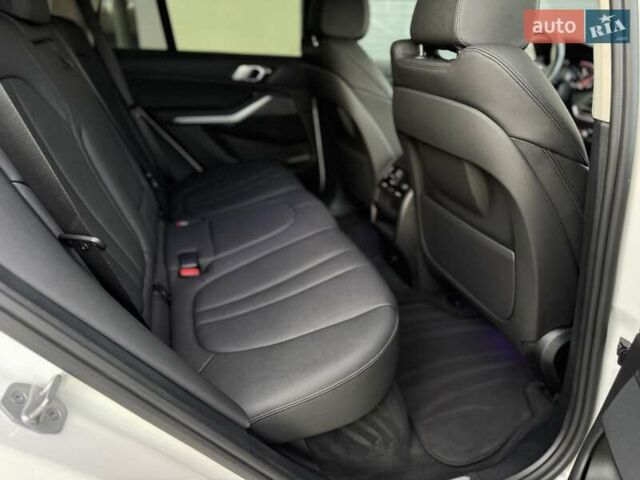 БМВ Х5 2021 в Стрые на Automoto.ua Белый БМВ Х5, объемом двигателя 2 л и пробегом 89 тыс. км за 53900 $, фото 76 на Automoto.ua