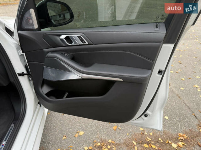 Белый БМВ Х5, объемом двигателя 3 л и пробегом 52 тыс. км за 55555 $, фото 16 на Automoto.ua