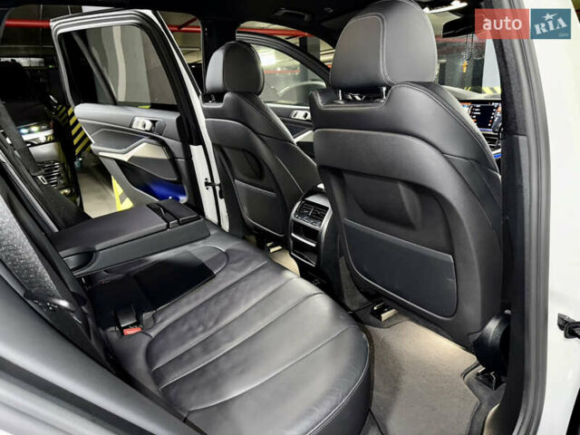 Белый БМВ Х5, объемом двигателя 3 л и пробегом 115 тыс. км за 67000 $, фото 28 на Automoto.ua