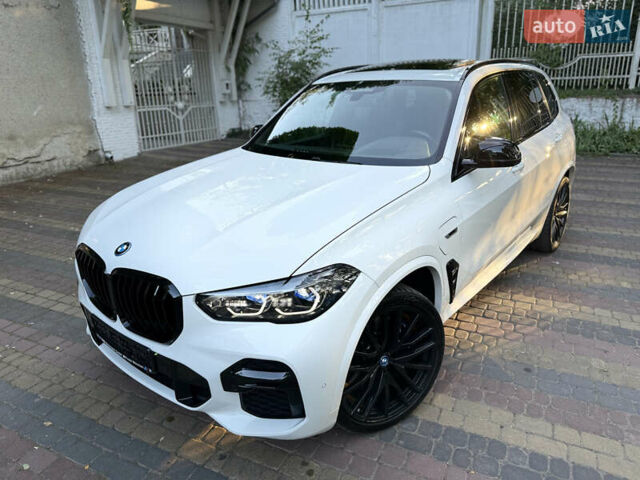 Белый БМВ Х5, объемом двигателя 3 л и пробегом 72 тыс. км за 71800 $, фото 5 на Automoto.ua
