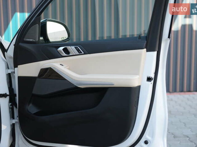 Білий БМВ Х5, об'ємом двигуна 3 л та пробігом 58 тис. км за 59500 $, фото 40 на Automoto.ua