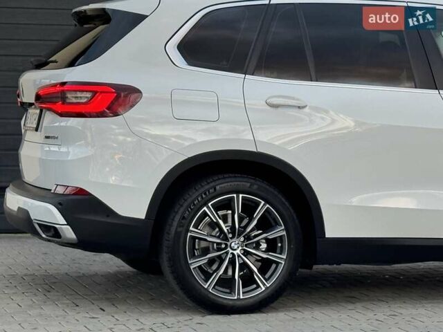 БМВ Х5 2021 в Стрые на Automoto.ua Белый БМВ Х5, объемом двигателя 2 л и пробегом 89 тыс. км за 53900 $, фото 12 на Automoto.ua
