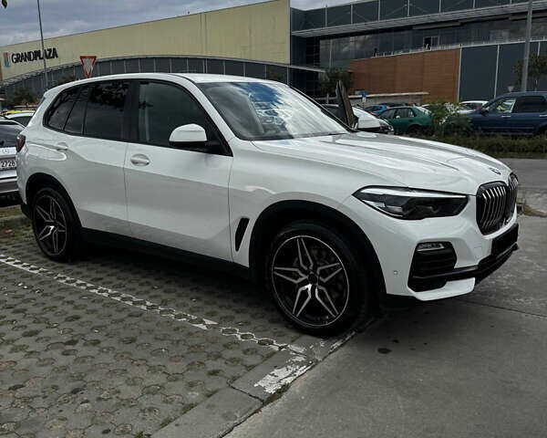 Белый БМВ Х5, объемом двигателя 2 л и пробегом 98 тыс. км за 53000 $, фото 3 на Automoto.ua