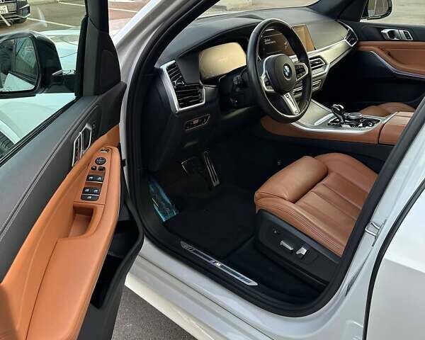 Белый БМВ Х5, объемом двигателя 2 л и пробегом 49 тыс. км за 69900 $, фото 13 на Automoto.ua