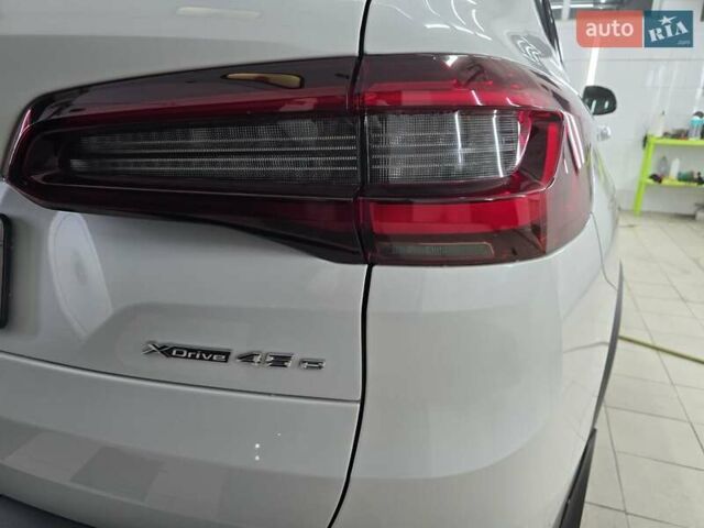 Белый БМВ Х5, объемом двигателя 3 л и пробегом 59 тыс. км за 60500 $, фото 17 на Automoto.ua