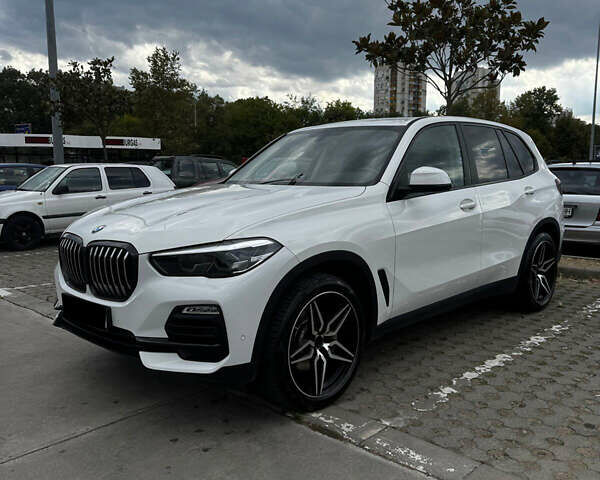 Белый БМВ Х5, объемом двигателя 2 л и пробегом 98 тыс. км за 53000 $, фото 1 на Automoto.ua