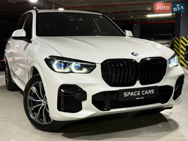 Белый БМВ Х5, объемом двигателя 3 л и пробегом 115 тыс. км за 67000 $, фото 1 на Automoto.ua