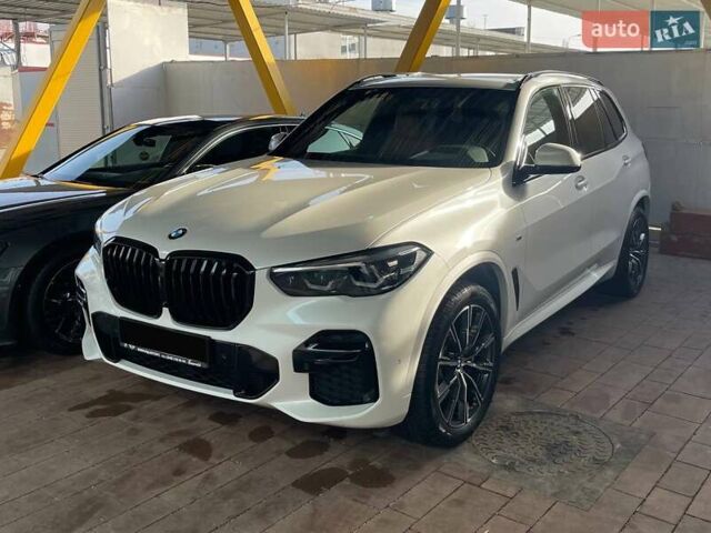 Белый БМВ Х5, объемом двигателя 2 л и пробегом 49 тыс. км за 69900 $, фото 40 на Automoto.ua