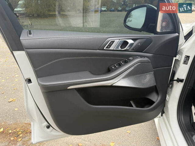 Белый БМВ Х5, объемом двигателя 3 л и пробегом 52 тыс. км за 55555 $, фото 8 на Automoto.ua