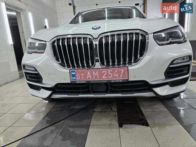 Белый БМВ Х5, объемом двигателя 3 л и пробегом 59 тыс. км за 60500 $, фото 9 на Automoto.ua