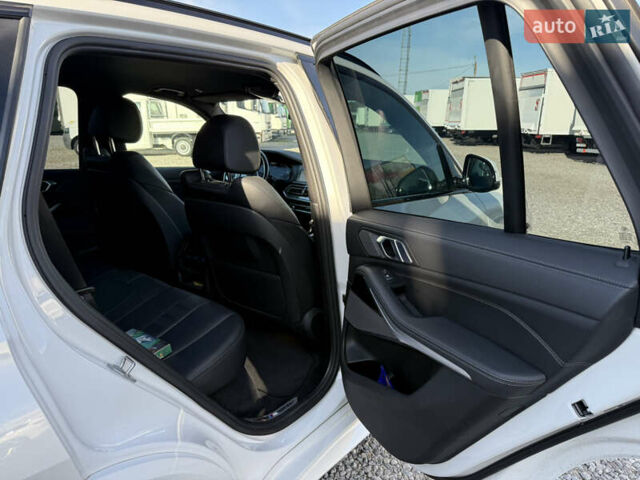 Білий БМВ Х5, об'ємом двигуна 3 л та пробігом 118 тис. км за 67777 $, фото 29 на Automoto.ua
