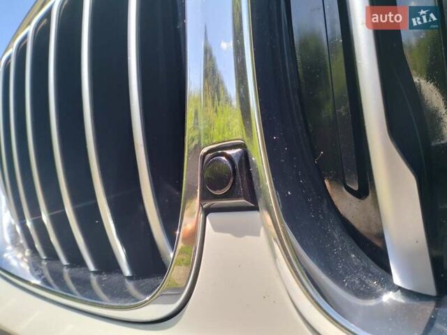 Белый БМВ Х5, объемом двигателя 2 л и пробегом 68 тыс. км за 53800 $, фото 3 на Automoto.ua