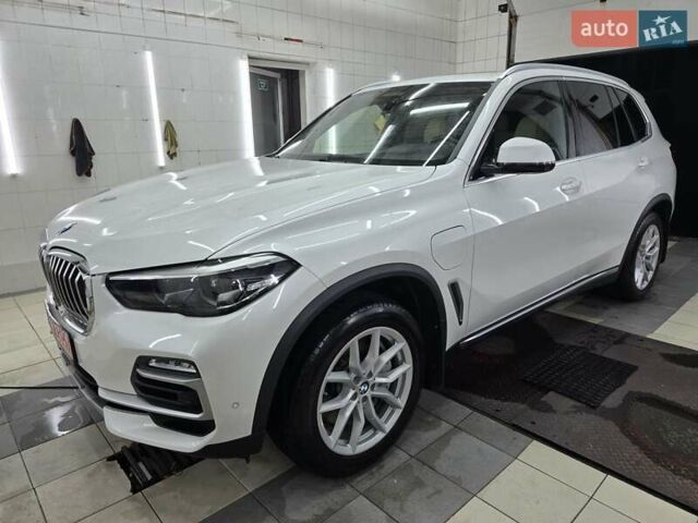 Белый БМВ Х5, объемом двигателя 3 л и пробегом 59 тыс. км за 60500 $, фото 8 на Automoto.ua