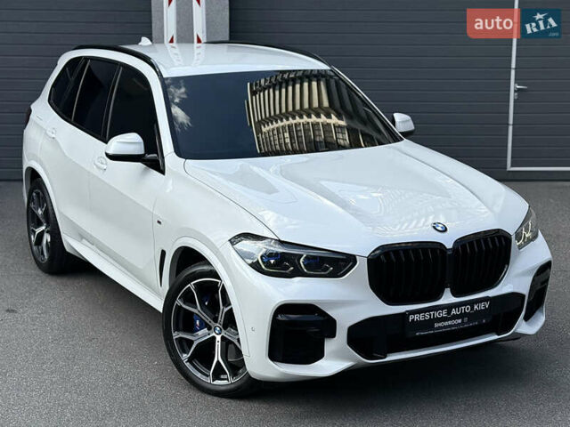 Белый БМВ Х5, объемом двигателя 3 л и пробегом 61 тыс. км за 73000 $, фото 1 на Automoto.ua