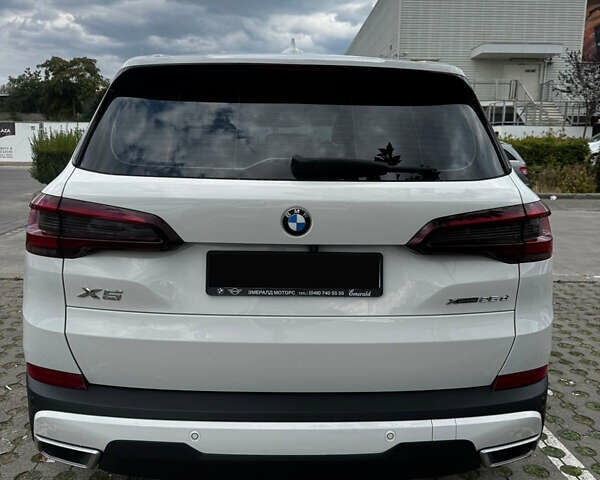 Белый БМВ Х5, объемом двигателя 2 л и пробегом 98 тыс. км за 53000 $, фото 4 на Automoto.ua