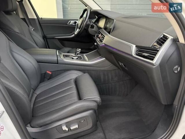 БМВ Х5 2021 в Стрые на Automoto.ua Белый БМВ Х5, объемом двигателя 2 л и пробегом 89 тыс. км за 53900 $, фото 79 на Automoto.ua