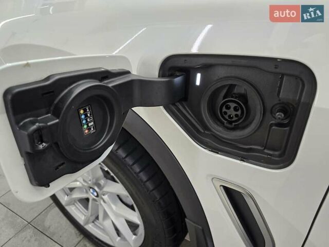 Белый БМВ Х5, объемом двигателя 3 л и пробегом 59 тыс. км за 60500 $, фото 11 на Automoto.ua