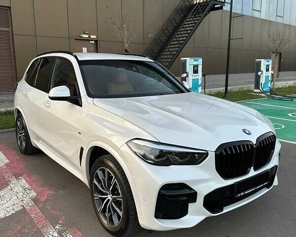 Белый БМВ Х5, объемом двигателя 2 л и пробегом 49 тыс. км за 69900 $, фото 5 на Automoto.ua