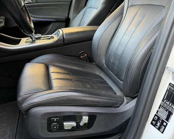 БМВ Х5 2021 в Черновцах на Automoto.ua Белый БМВ Х5, объемом двигателя 2.99 л и пробегом 84 тыс. км за 74000 $, фото 17 на Automoto.ua