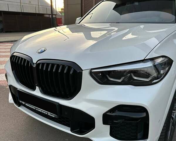 Белый БМВ Х5, объемом двигателя 2 л и пробегом 49 тыс. км за 69900 $, фото 11 на Automoto.ua