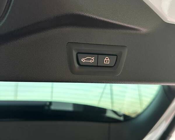 Белый БМВ Х5, объемом двигателя 2 л и пробегом 49 тыс. км за 69900 $, фото 24 на Automoto.ua