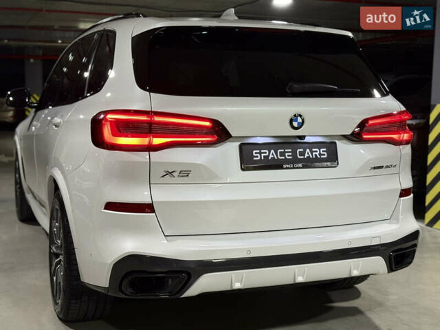 Белый БМВ Х5, объемом двигателя 3 л и пробегом 115 тыс. км за 67000 $, фото 16 на Automoto.ua