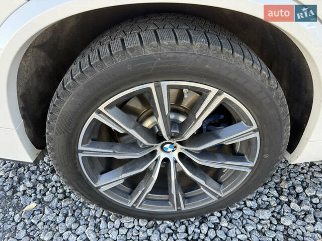 Білий БМВ Х5, об'ємом двигуна 3 л та пробігом 118 тис. км за 67777 $, фото 17 на Automoto.ua