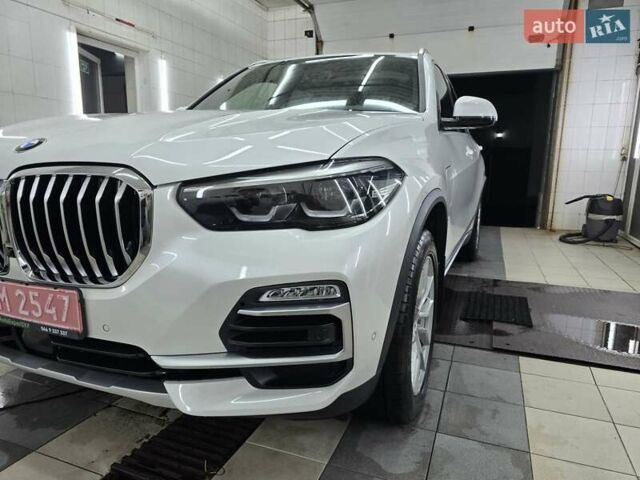 Белый БМВ Х5, объемом двигателя 3 л и пробегом 59 тыс. км за 60500 $, фото 7 на Automoto.ua