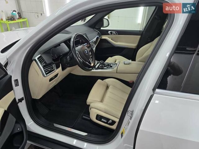 Белый БМВ Х5, объемом двигателя 3 л и пробегом 59 тыс. км за 60500 $, фото 19 на Automoto.ua