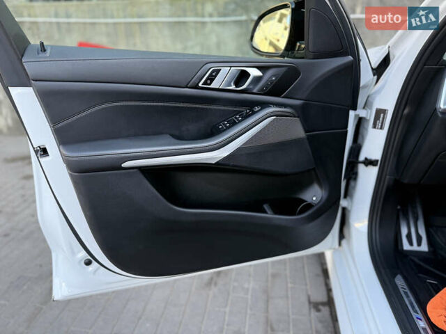 Белый БМВ Х5, объемом двигателя 3 л и пробегом 72 тыс. км за 71800 $, фото 39 на Automoto.ua