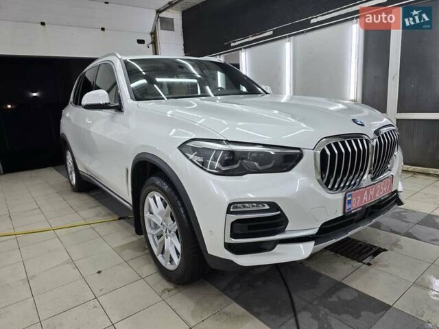 Белый БМВ Х5, объемом двигателя 3 л и пробегом 59 тыс. км за 60500 $, фото 3 на Automoto.ua