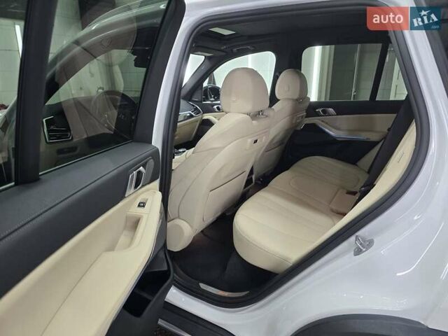 Белый БМВ Х5, объемом двигателя 3 л и пробегом 59 тыс. км за 60500 $, фото 24 на Automoto.ua